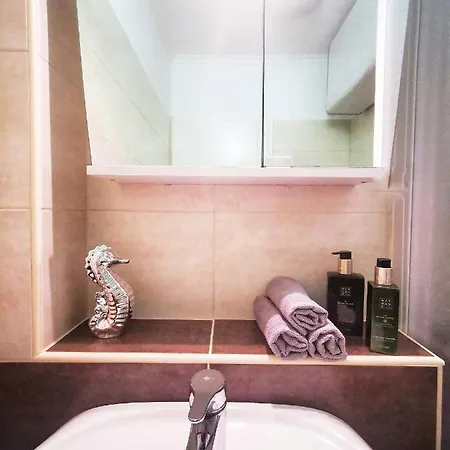 Szin-aranyhid Apartment *