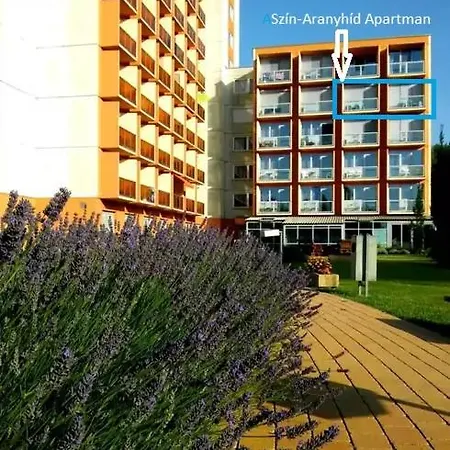 Szin-aranyhid Apartment *