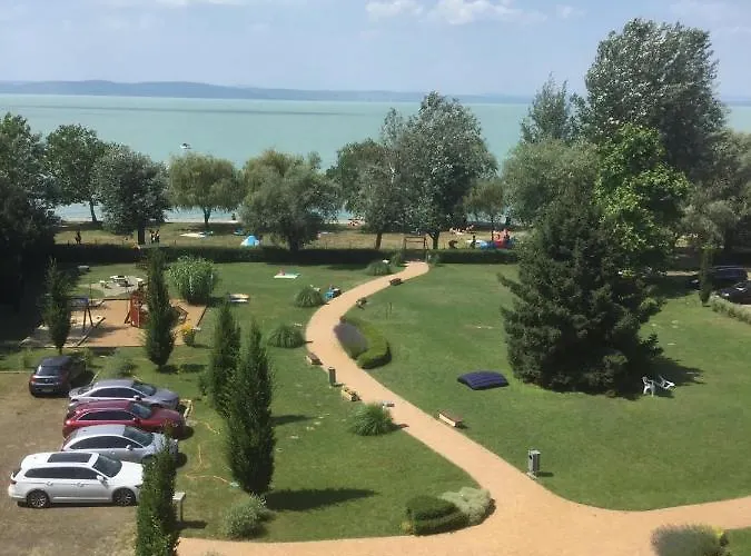 Szin-aranyhid 아파트